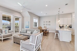 TV, tavolo da ping pong, impianto stereo