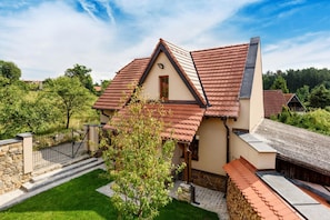 Villa | 2 bedrooms, iron/ironing board, free WiFi, bed sheets