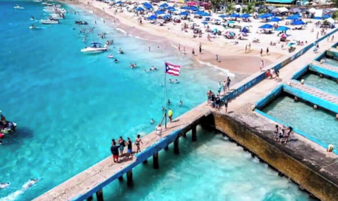 Beach nearby, sun loungers, beach towels