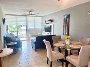 Smart TV, video games, Netflix, streaming services - Catch some waves and chill, with high speed Wi-fi, washer & dryer. (Rincon)