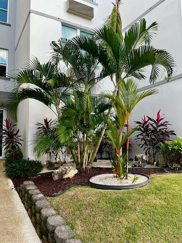 Catch some waves and chill, with high speed Wi-fi, washer & dryer.