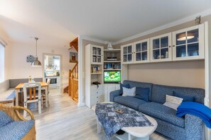Fernseher, DVD-Player, Stereoanlage