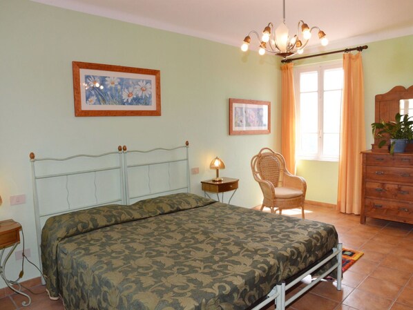 2 habitaciones, tabla de planchar con plancha y wifi gratis 