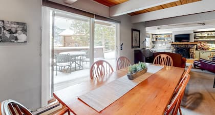 Mountain-view condo with hot tub & pool access - walk to Town Center