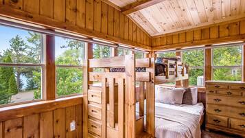 4 makuuhuonetta, silitysrauta/-lauta, internet, vuodevaatteet