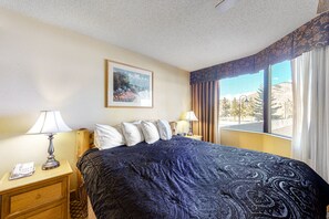 Internet, bed sheets - 2nd-Floor Studio w/Mtn Views, Shared Outdoor Hot Tub & Heated Pool, Washer/Dryer (Crested Butte)