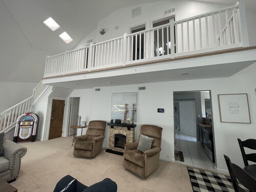 THUNDERDOME (awesome Dome House) Unique home with Beautiful views/Comfy and Cozy