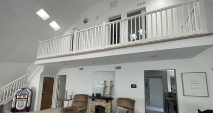 THUNDERDOME (awesome Dome House) Unique home with Beautiful views/Comfy and Cozy