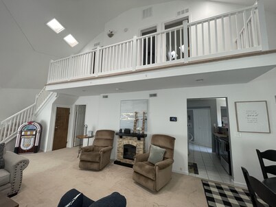 THUNDERDOME (awesome Dome House) Unique home with Beautiful views/Comfy and Cozy