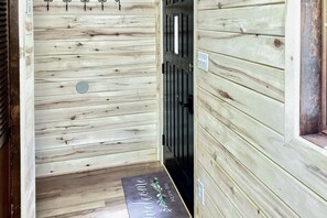 Interior - Spacious Cabin w/ WiFi, Pool Table, Fireplace, Washer/Dryer - Snowbird-Friendly (Durango)