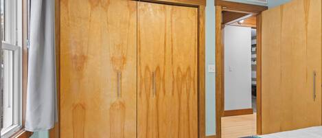 3 chambres, fer et planche à repasser, Wi-Fi, draps fournis