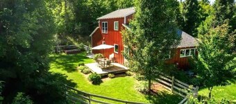 Red Timbers Near Beaches and Wineries