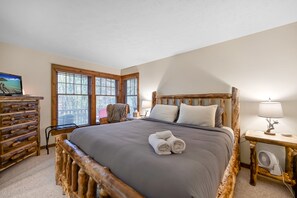 4 camere, una scrivania, ferro/asse da stiro, culla da viaggio