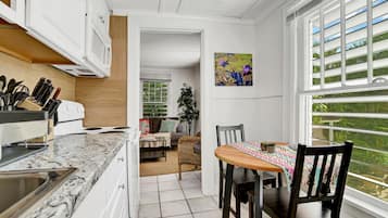 冰箱、微波炉、烤箱、炉灶