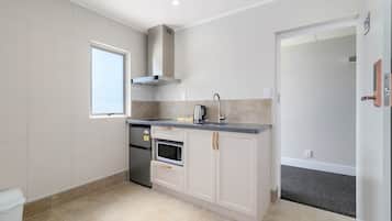 Phòng Suite, 1 phòng ngủ | Bếp riêng | Tủ lạnh nhỏ, lò vi sóng, bếp nấu, ấm điện