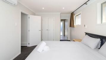 House, 3 Bedrooms | Iron/ironing board, free cribs/infant beds, free WiFi, bed sheets