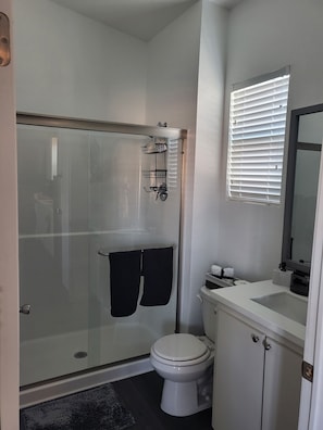 Shower, hair dryer, towels, shampoo
