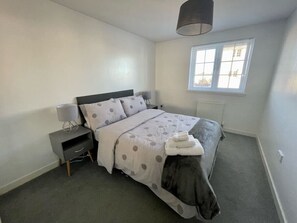 2 chambres, fer et planche à repasser, Wi-Fi gratuit, draps fournis