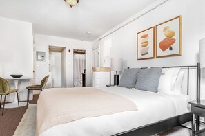 Strykjärn/strykbräda, wi-fi och sängkläder