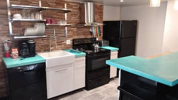 Refrigerador, microondas, horno, placa de cocina