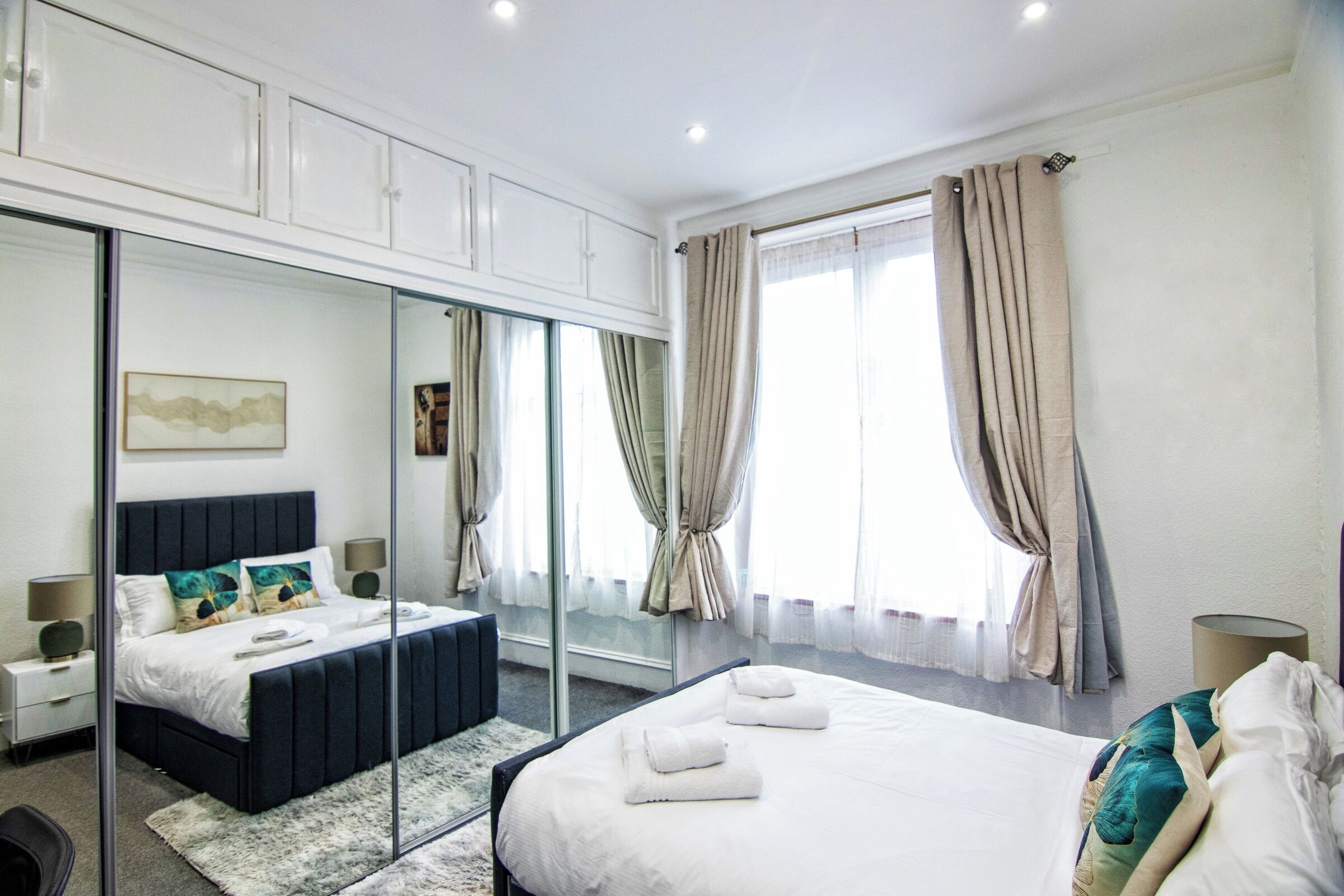 1 slaapkamer, een bureau, een strijkplank/strijkijzer, wifi