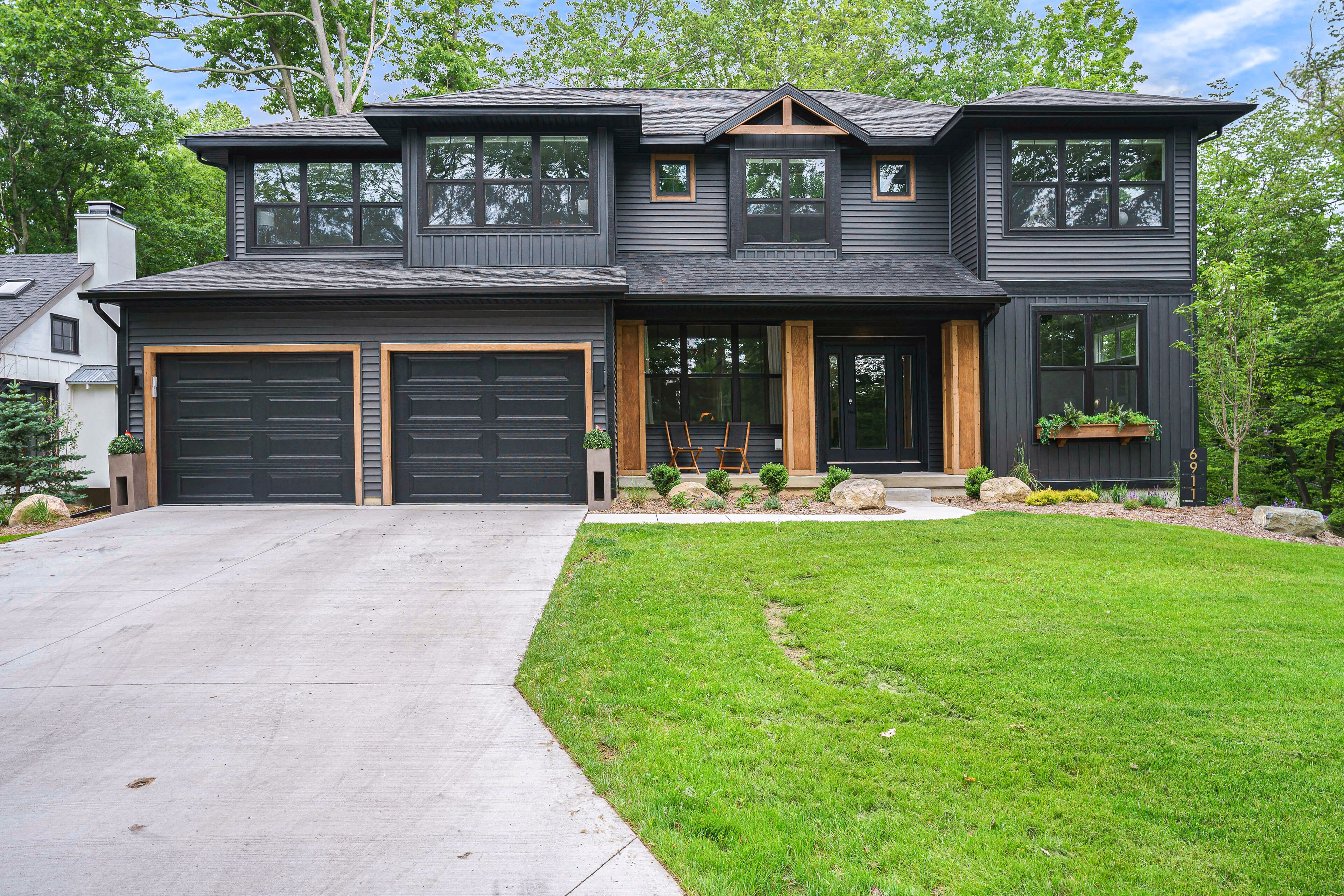 Luxe Home w/ Private Hot Tub, Gas Fireplace & Firepit- Surrounded by Wildlife