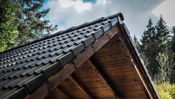 A wooden pavilion with a sloped roof, a glass dome structure, and a picnic table with benches. - Star Hamry Mosl590 (Staré Hamry)