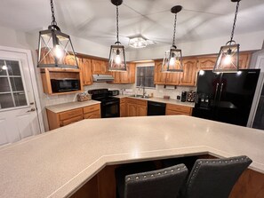 Kylskåp, mikrovågsugn, ugn och spishäll