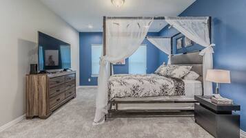 4 bedrooms, desk, iron/ironing board, travel crib