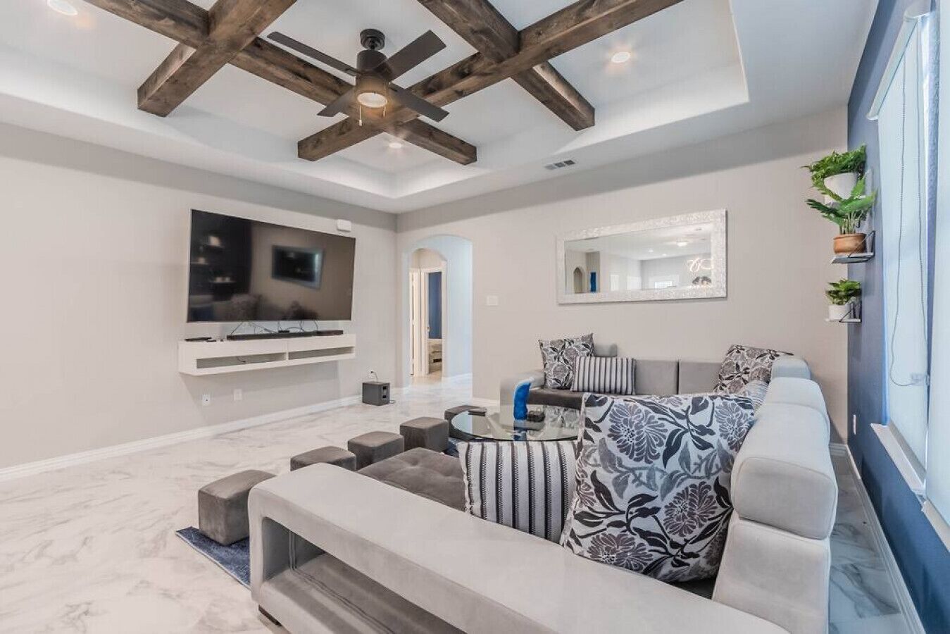 Smart TV, table tennis, stereo