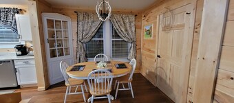 Totally Remodeled 1930's House w/Firepit & Deck close to Outdoor Adventures.