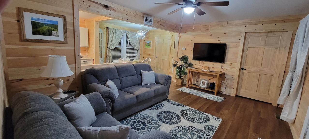 Totally Remodeled 1930's House W/firepit & Deck Close To Outdoor Adventures. - Hawks Nest State Park, Ansted