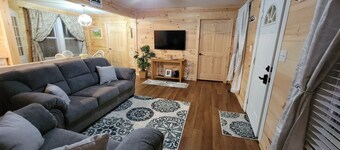 Totally Remodeled 1930's House w/Firepit & Deck close to Outdoor Adventures.