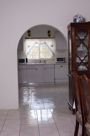 Frigorífic, microones, forn i placa de cuina