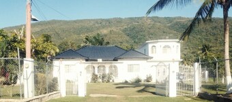 *St Elizabeth Countryside Retreat* WIFI, Near Jamaica Zoo