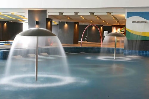 Penthouse Studio in the biggest Fitness & Family Complex - Fast Wifi/Netflix!