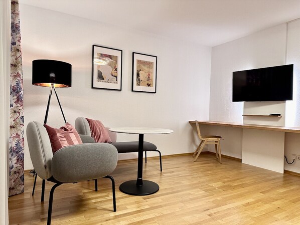 Interior - Apartment 2, 34 sqm 1st floor, combined living and sleeping area (Bad Endorf)