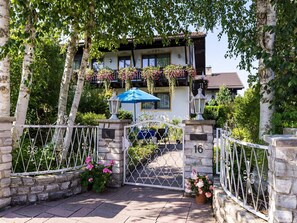 Exterior - Apartment 3, 32 qm 1. Etage, Kombinierter Wohn- und Schlafbereich (Bad Endorf)