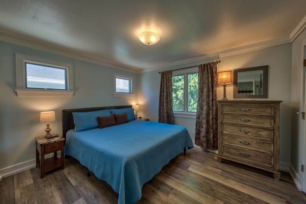 5 soverom, strykejern/-brett, reiseseng for barn og wi-fi (inkludert)