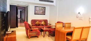 Minibar, in-room safe, individually decorated, individually furnished - Kovilakam Residency Private Limited (Kozhikode)