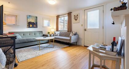 Just blocks from downtown! Cozy 2-bed, 1-bath home - sleeps 4.