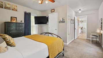 3 makuuhuonetta, työpöytä, silitysrauta/-lauta, ilmainen Wi-Fi