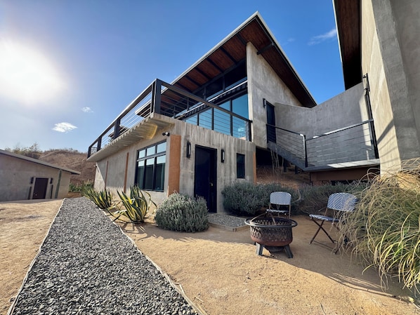 Fachada de la propiedad