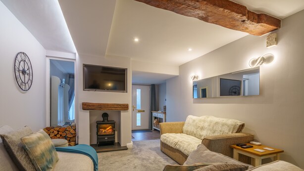 TV - Laburnum Cottage -  Windermere, with Parking (Windermere)