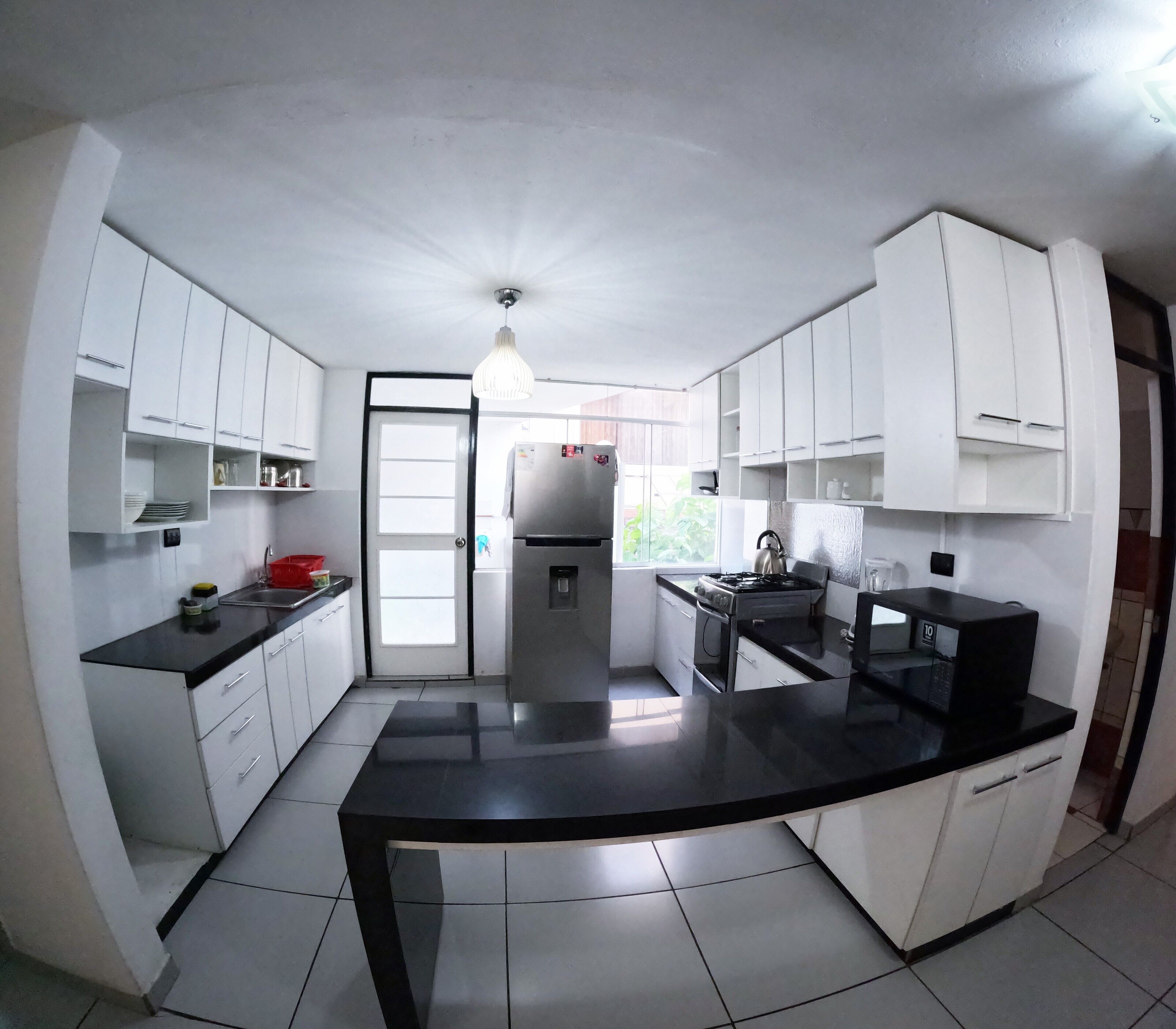 Réfrigérateur, micro-ondes, four, lave-vaisselle