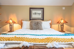 1 bedroom, desk, soundproofing, iron/ironing board - heritage charm, 5 min to DT with A/C (Calgary)