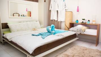 5 quartos, ferros/tábuas de passar roupa, berço de viagem