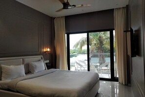 Executive Pool View Room | Skrivebord, blendingsgardiner, strykejern/-brett og wi-fi (inkludert)