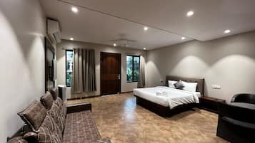 Club Room | Desk, blackout drapes, iron/ironing board, free WiFi