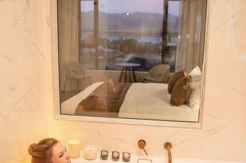 Deluxe Double Room, Lake View | Bathroom